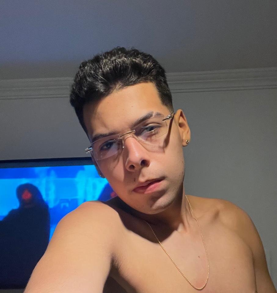 secret_boy2418's Offline XXX Chat