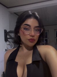 nairaa_palmer's Offline XXX Chat