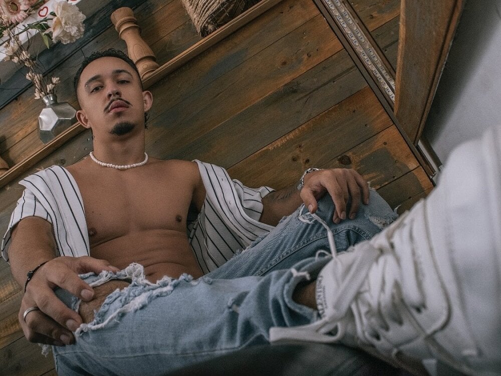 THIAGO_BAKER profile