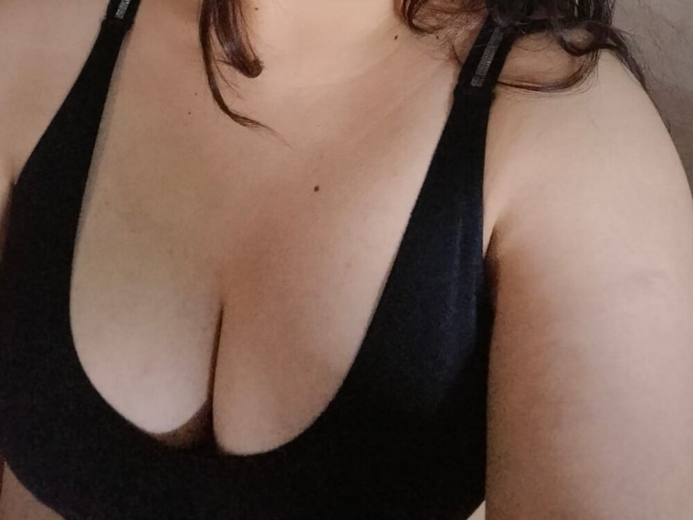 hornycouplesexhot's Offline XXX Chat