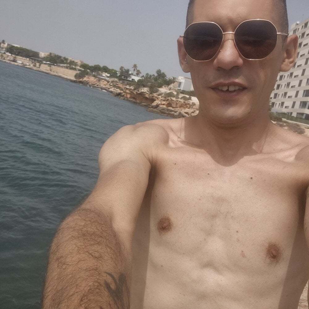 couple_coquin31 from stripchat