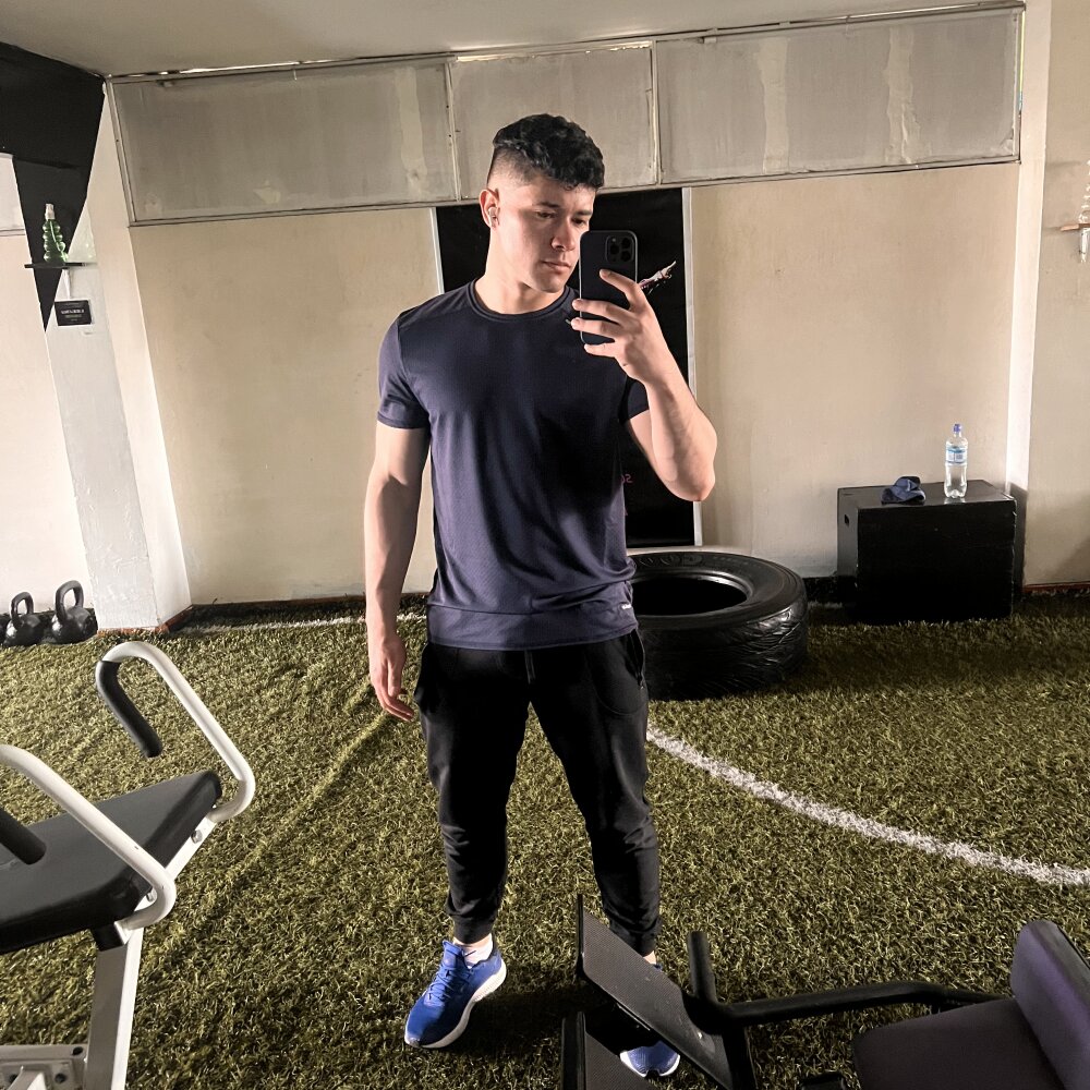 Harry_Strong免费直播表演和XXX聊天 | xHamsterLive