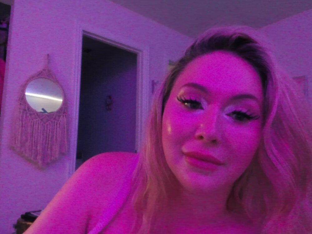 BigBoobsBlair live cam model at StripChat