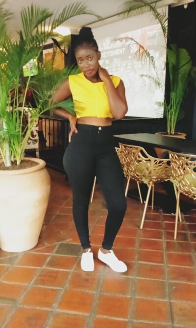petite_lau 🤡 naked cam