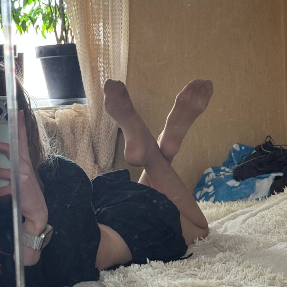 elivecams.com lovelylolabunny18 livesex profile in blond-hair cams