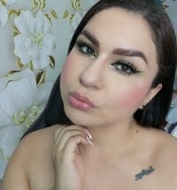 _curvy_latina's webcam live show