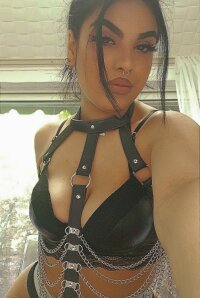 holly_paradise's Offline XXX Chat