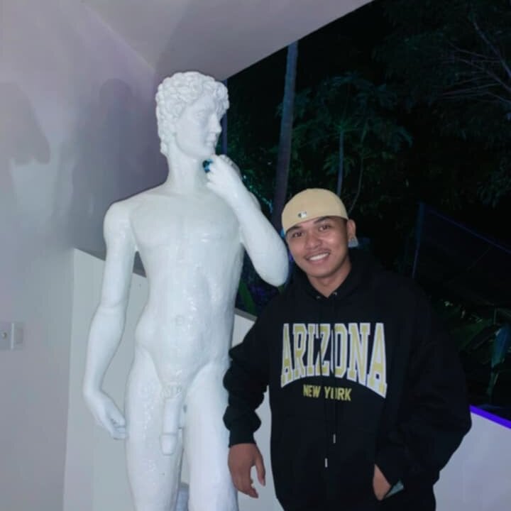 XsluttyCams profile