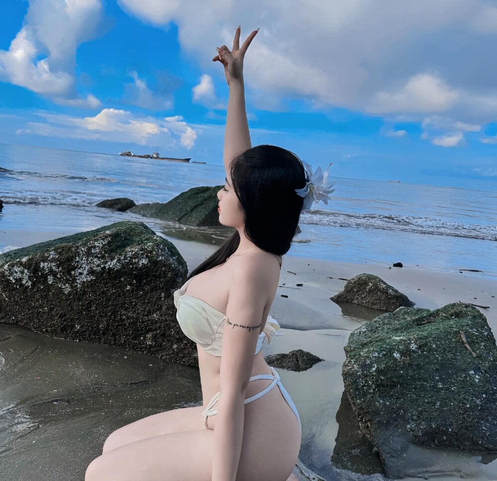 iluvcams.com quynhanh_2k1 livesex profile in in-the-witches-forest cams