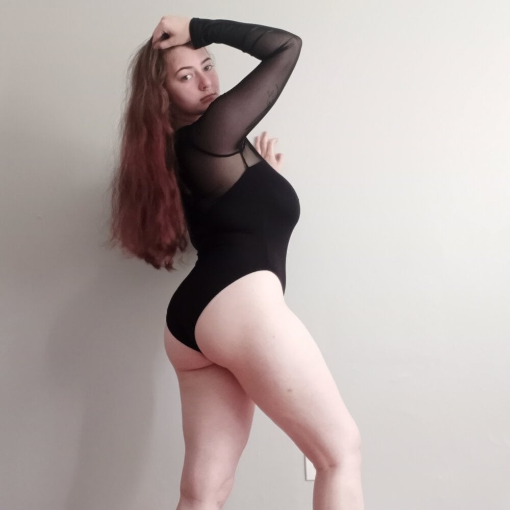 Snowbunnycake_131 Chat XXX offline
