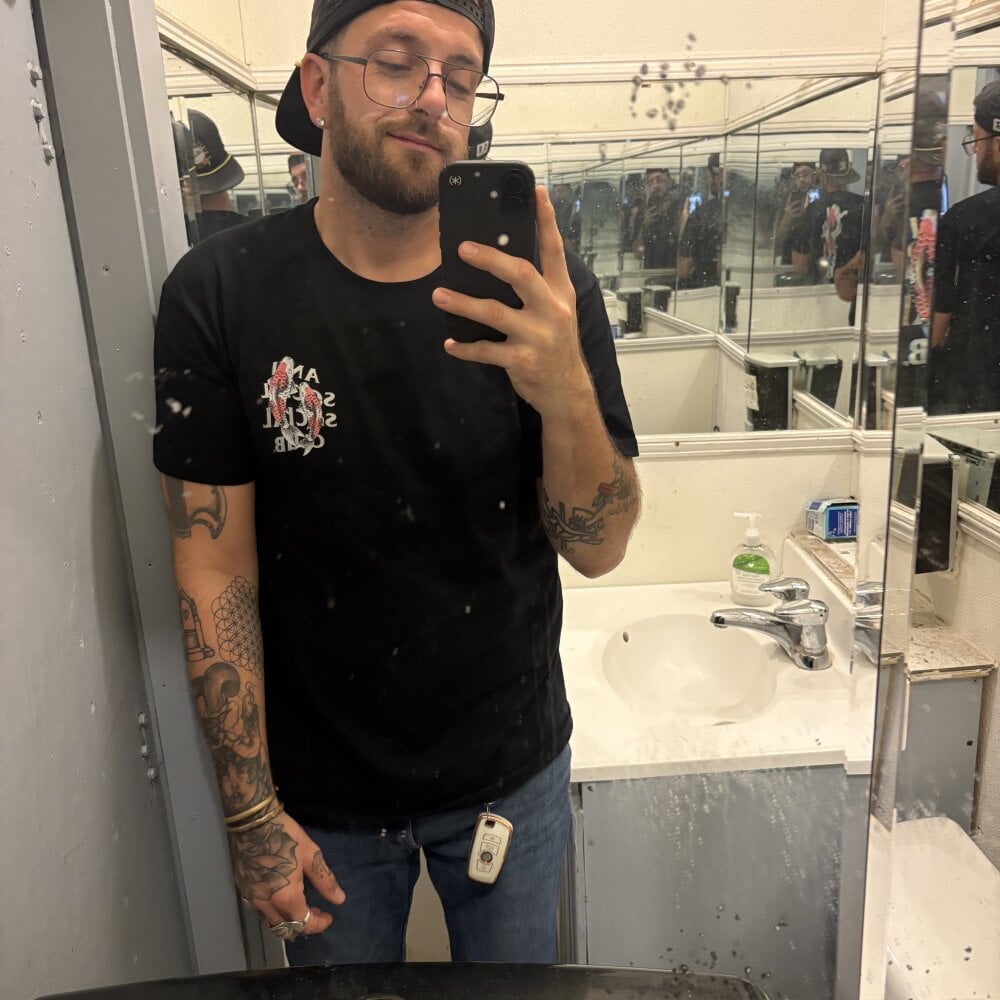 DaddyTyStrokez's Offline XXX Chat