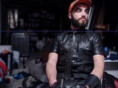 leatherpupmtl from stripchat