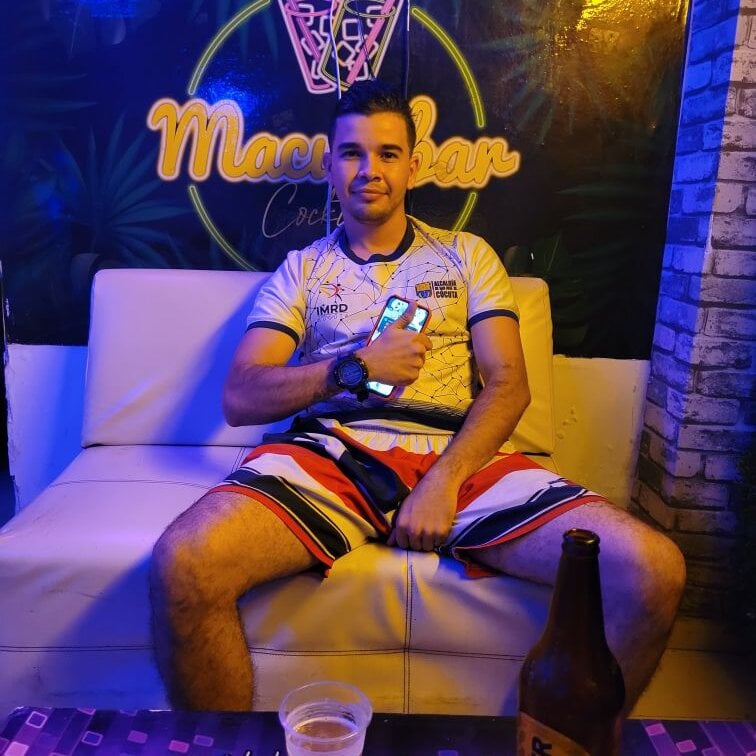 leandro49112 live cam model at StripChat