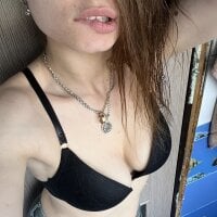Lusia_Nice's Offline Chat Room