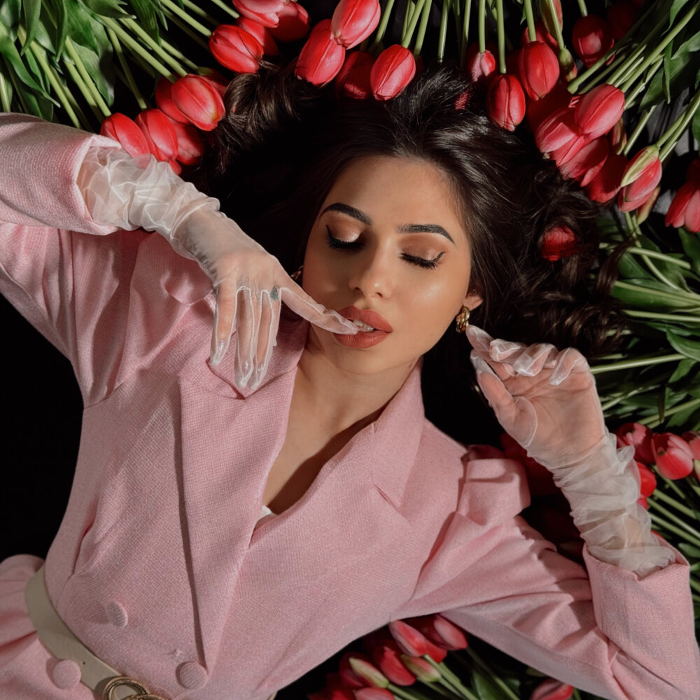 Live sex webcam photo for PiinkiePie #289999631