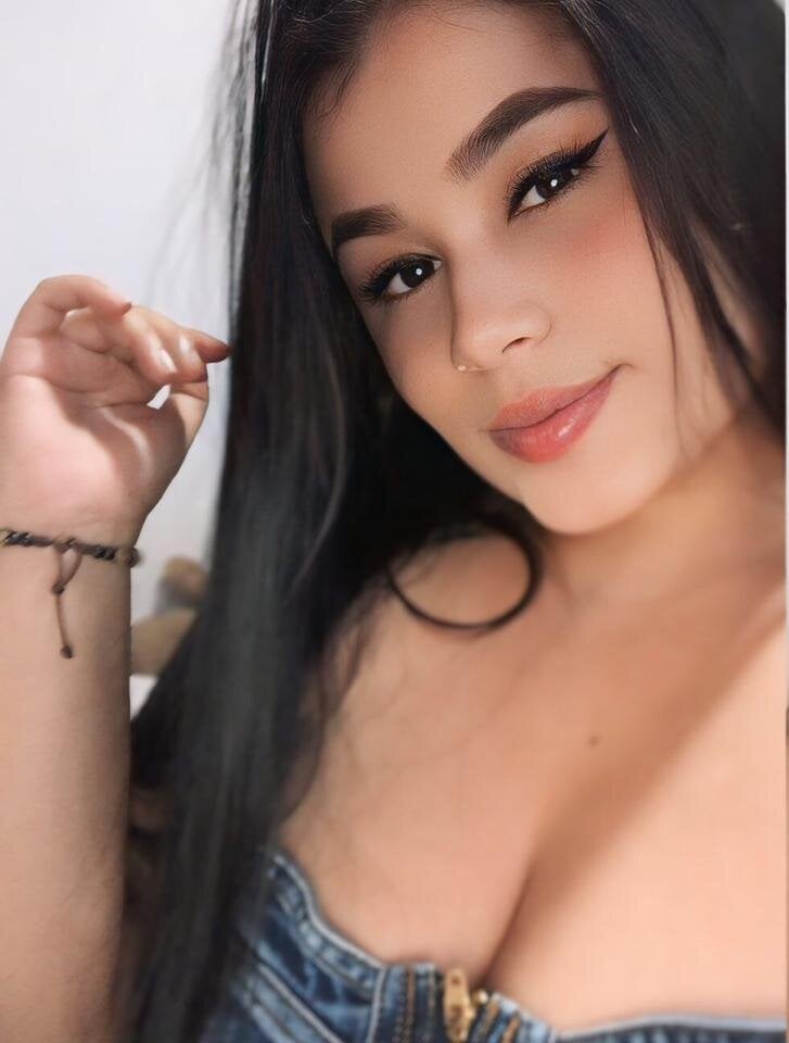 myliveeroticcams.com kendra_lovv livesex profile in i-live-in-the-sunflower-field cams