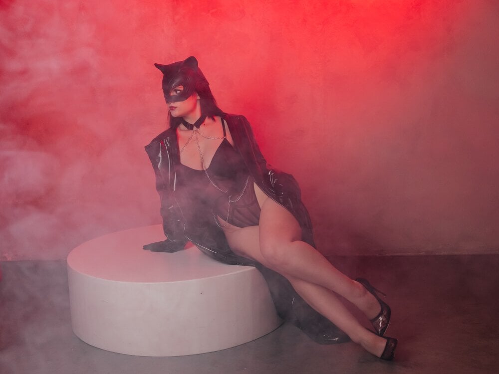 livestrip-joy.com stellagloww livesex profile in curvy cams