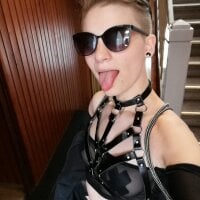 hellgirlzheaven's webcam live show