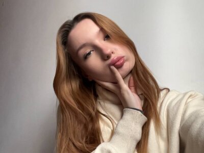 Lia_Glow