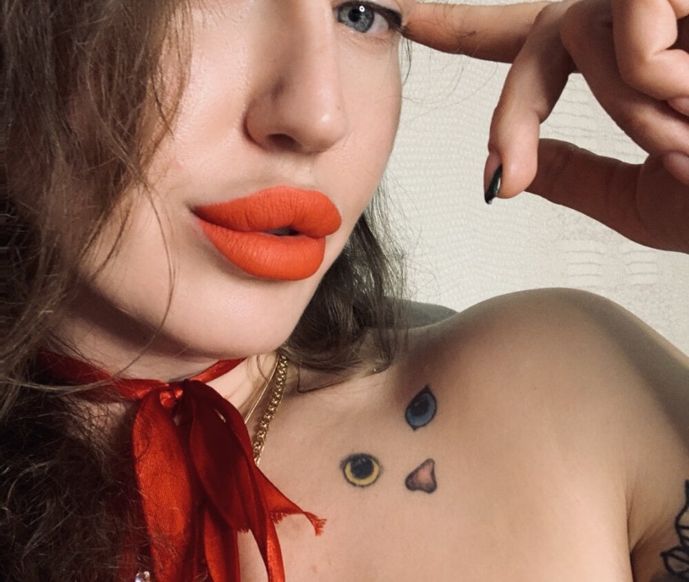 Avtosluts777 live cam model at StripChat