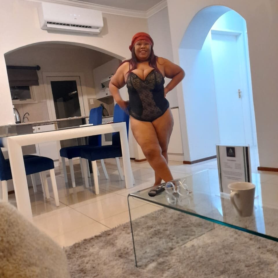 Watch  sexyebonyx23 live on cam at StripChat