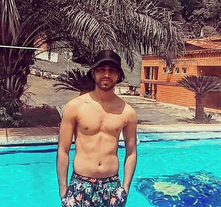 Yizuz94 Offline XXX-Chat