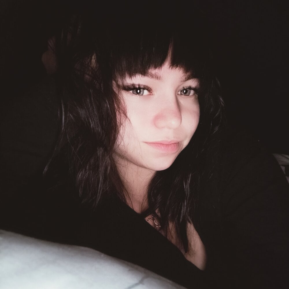 hotty_strawberry's Offline XXX Chat