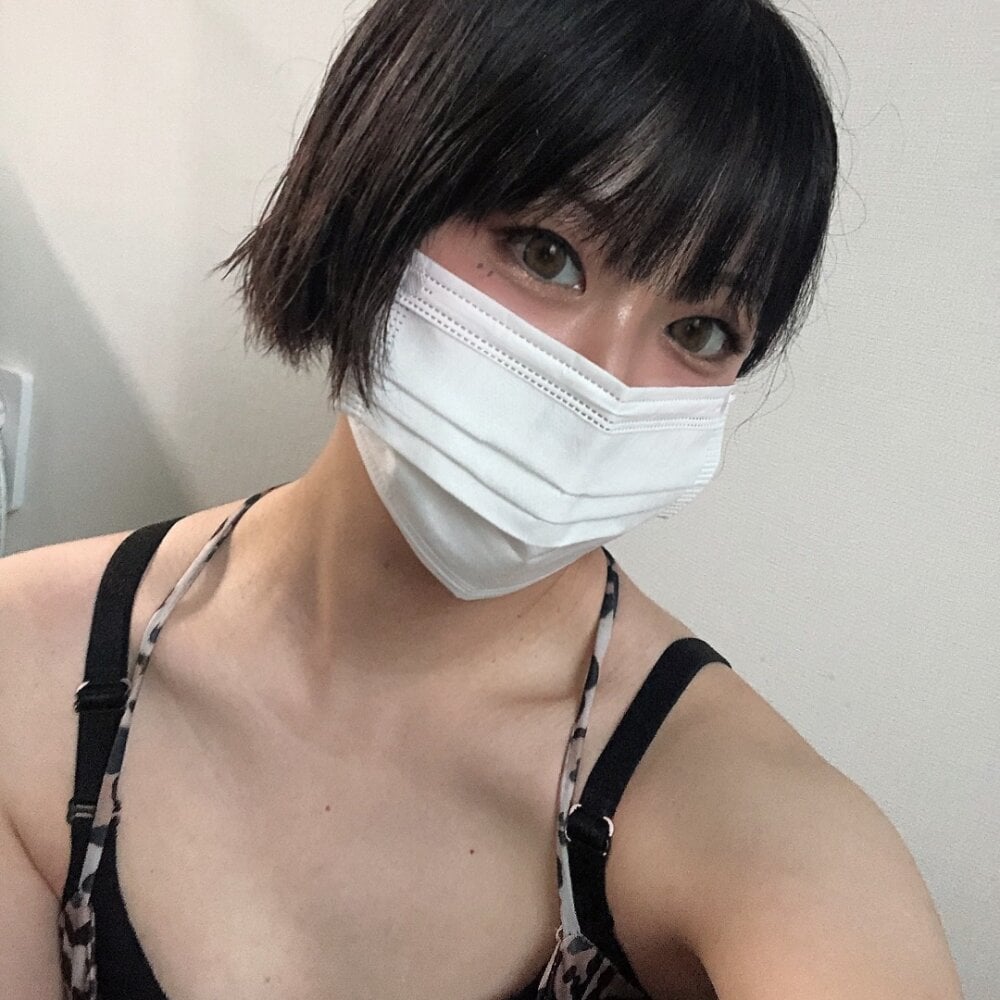 sexy_biny live cam model at StripChat