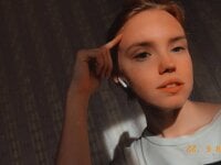 Chloe_Eston's Offline Chat Room