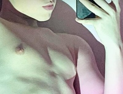 MiroKari2 Live Cam on StripChat