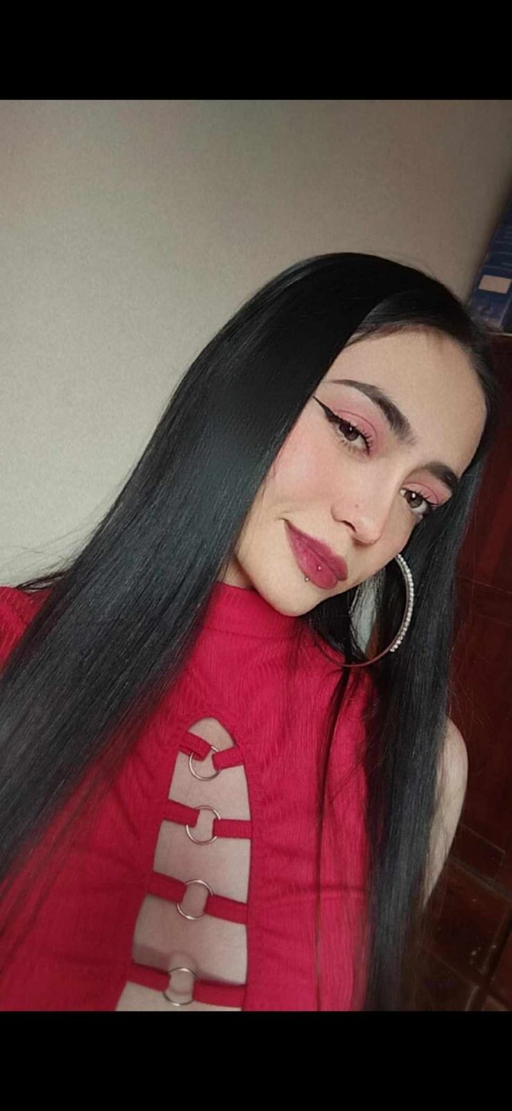 mia_white01