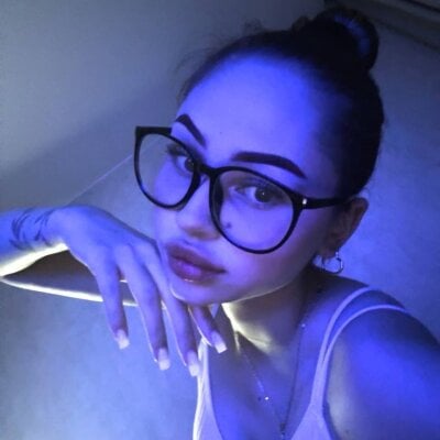 GladysDowlen - Stripchat Teen Lovense Cam2cam Girl 