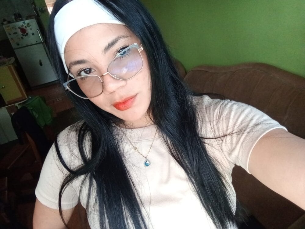 blon_ggh from stripchat