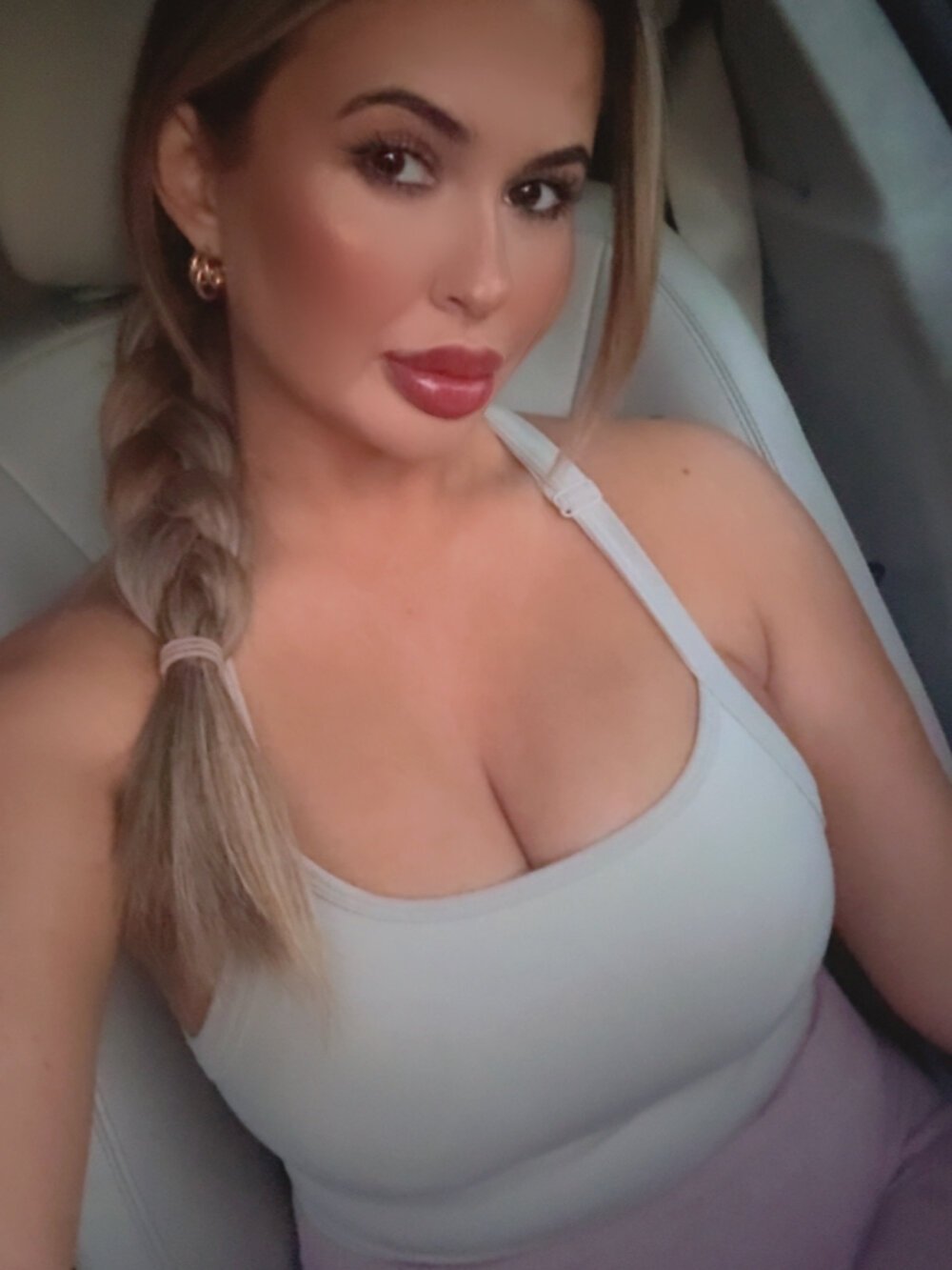 elivecams.com britishseven livesex profile in blond-hair cams