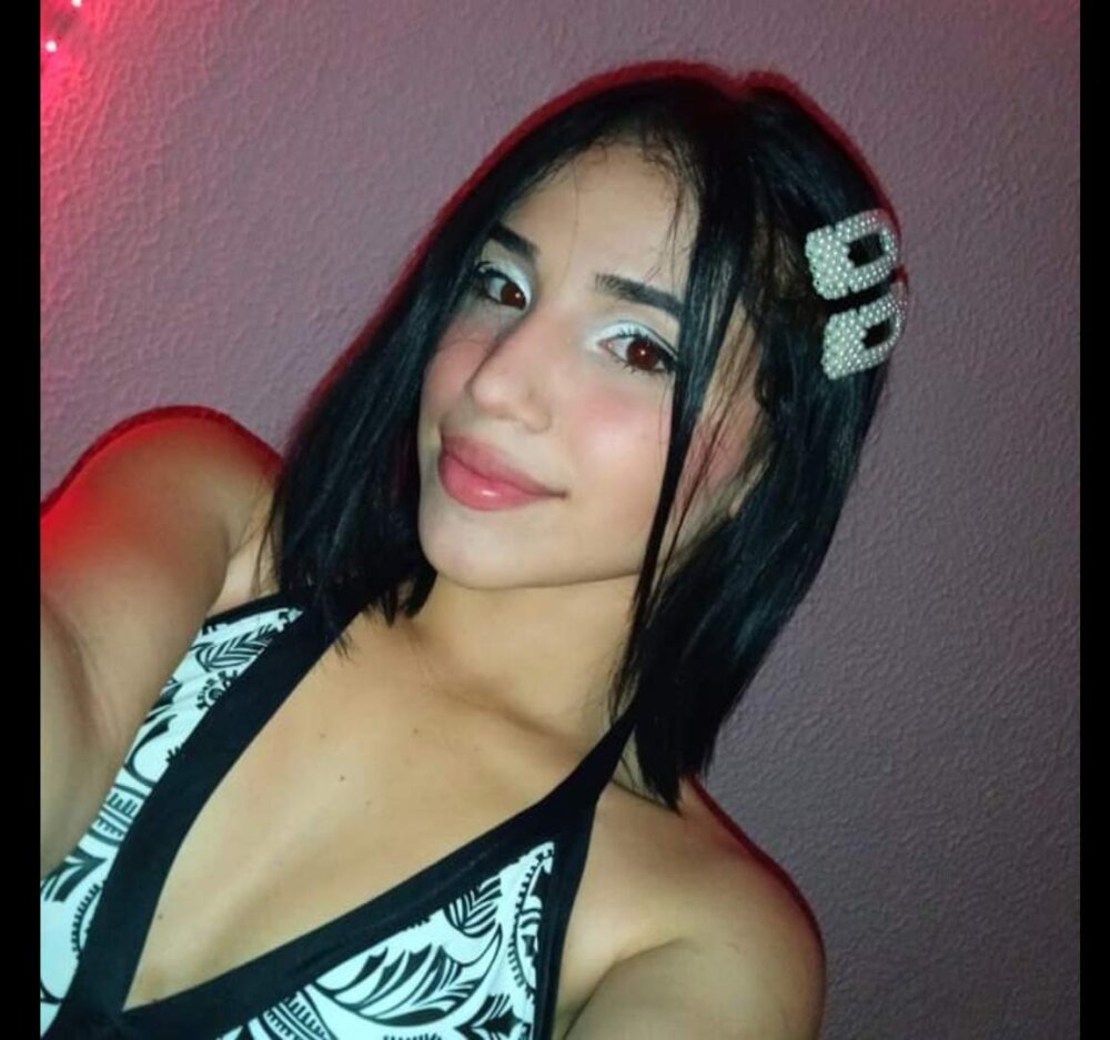 Live sex webcam photo for alexandraparra #289998672