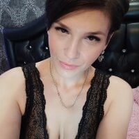 Lilly_August's Offline Chat Room