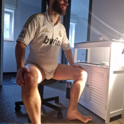 BelgianBear1332 Male Handjob Live Webcam Strip