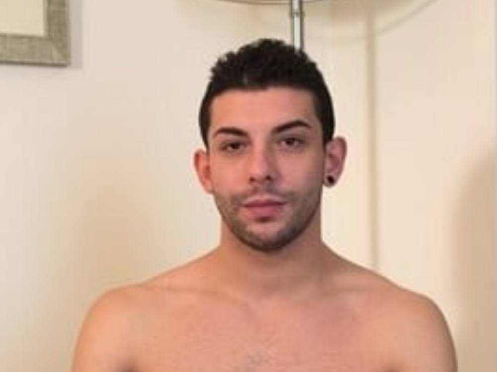 Alesandro4ik live cam model at StripChat