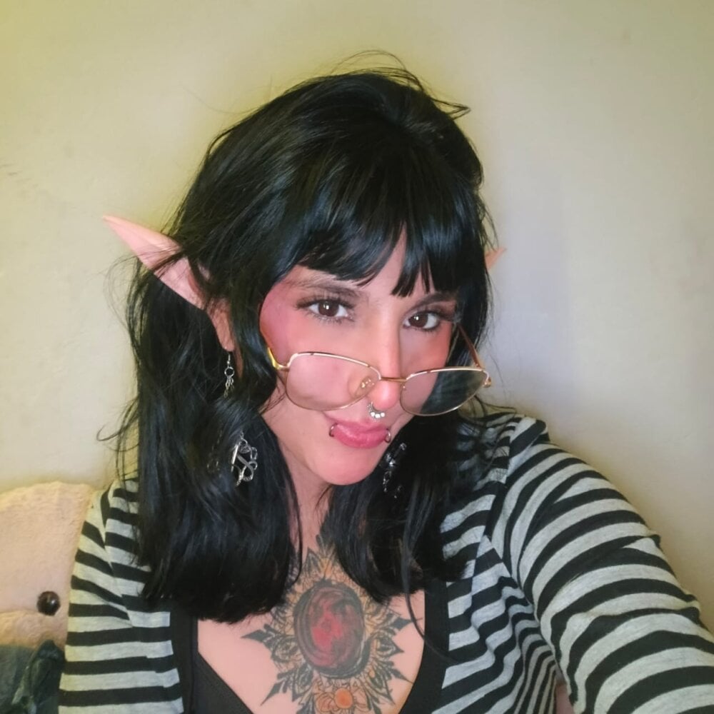 sexcam-girls.com totally_tokio livesex profile in the-matriarchs-realm cams