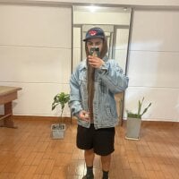 nuevachicsgo's webcam live show