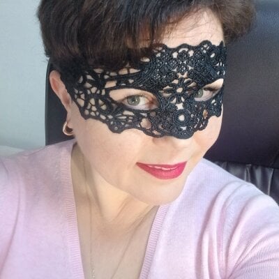 EllaLove2277 on StripChat