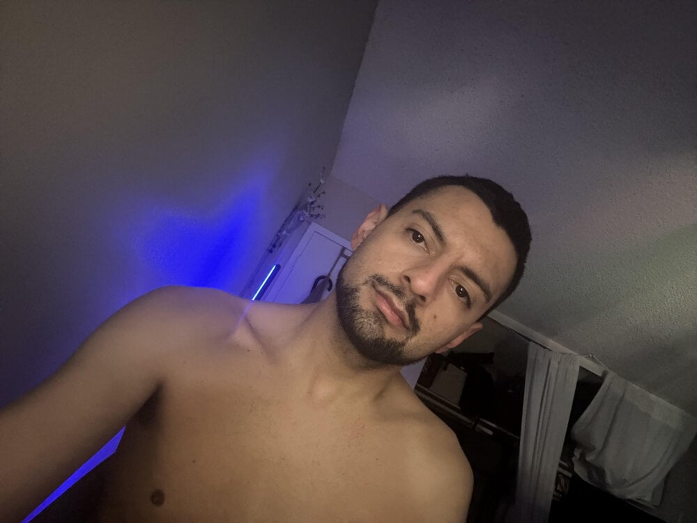 hornyboybay's Offline Chat Room