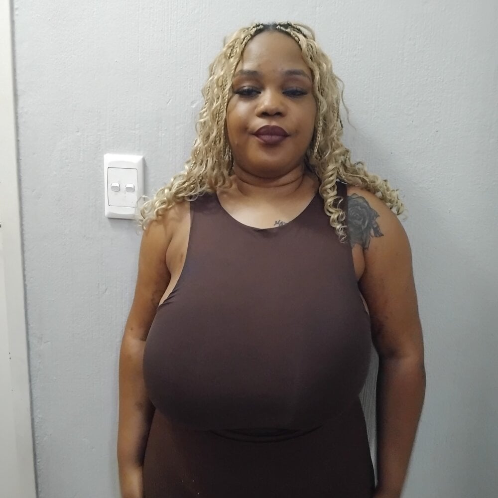 missboobsdivaa webcam profile - German