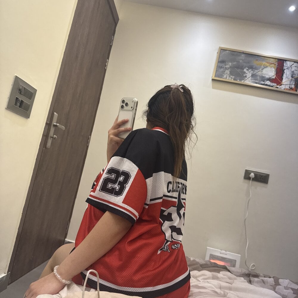 badgirlwebcam.com scissors99 livesex profile in bisexual cams