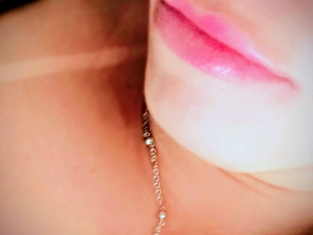 cheapadultsexcams.com paularois livesex profile in granny cams