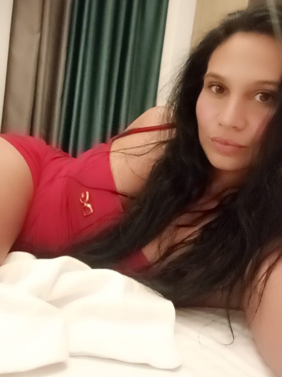 pornsexycams.com yaraxcox livesex profile in white cams