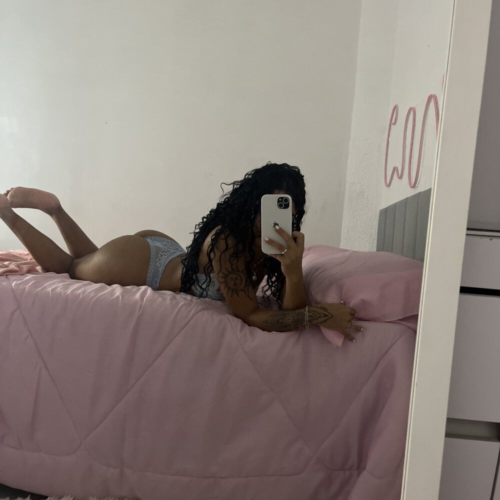 mega-camsex.com luasweett livesex profile in portuguese cams