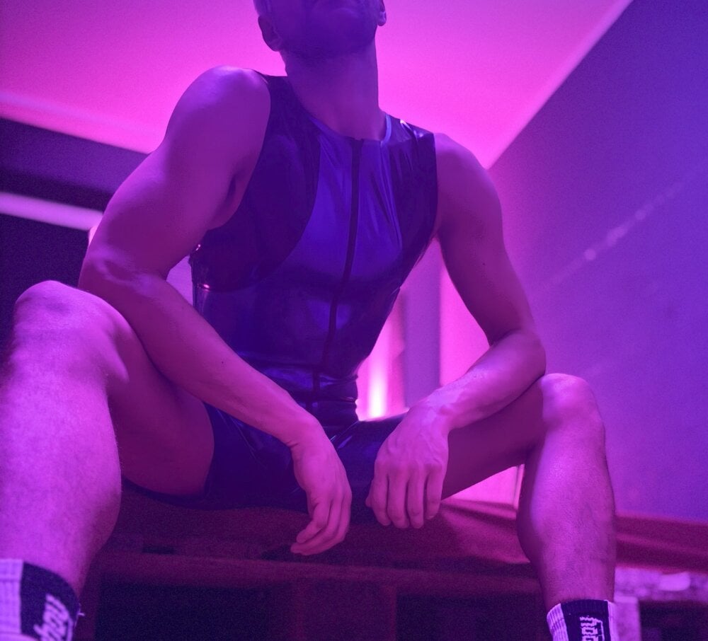 kinkyslutfist from stripchat