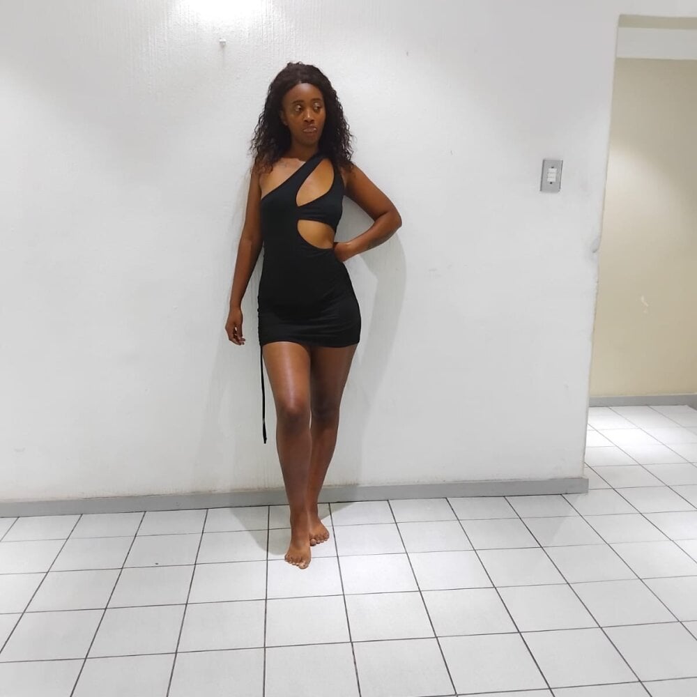 watchgirlcam.com cookiehoney livesex profile in 31-mile-away cams