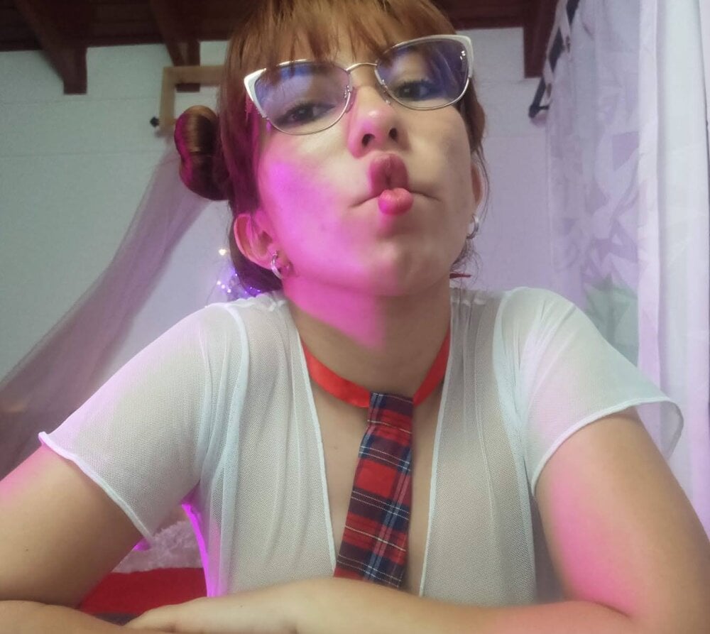 myliveeroticcams.com mia_roouse_ livesex profile in swiss-damn-its-expensive-for-me cams